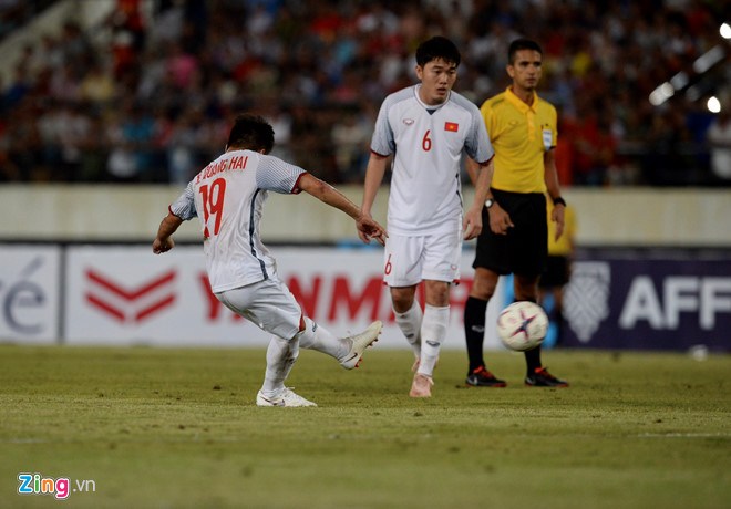 DT Lao vs DT Viet Nam (0-3): Quang Hai da phat chan trai ghi ban dep hinh anh 3